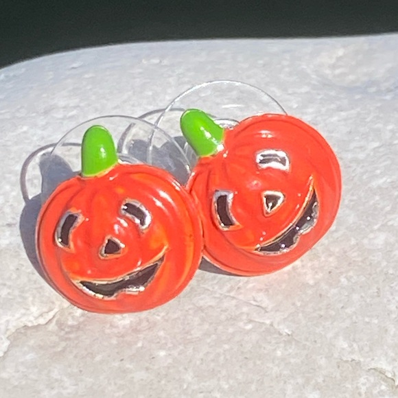 Jack o’ lantern pumpkin stud earrings october Halloween earrings- new never worn - Picture 6 of 7